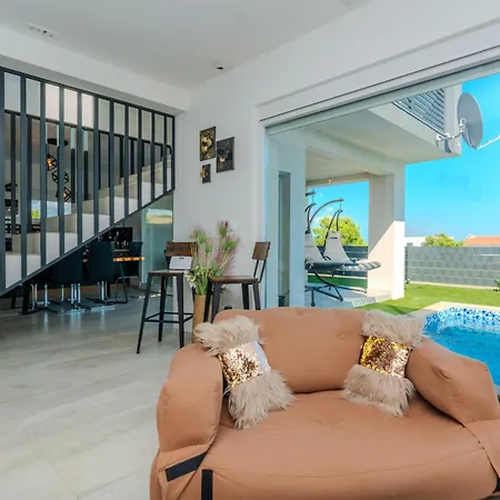 Luxury With A Swimming Pool - Torovi - - Pedinka, - 23512 Villa *