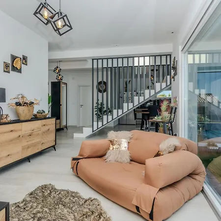 Luxury With A Swimming Pool - Torovi - - Pedinka, - 23512 * Vir
