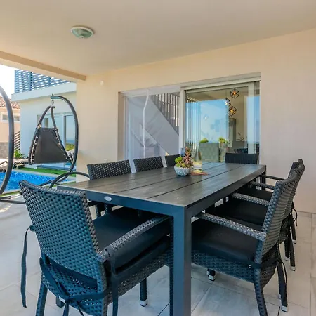 Luxury With A Swimming Pool - Torovi - - Pedinka, - 23512