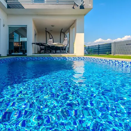 Luxury With A Swimming Pool - Torovi - - Pedinka, - 23512 Villa